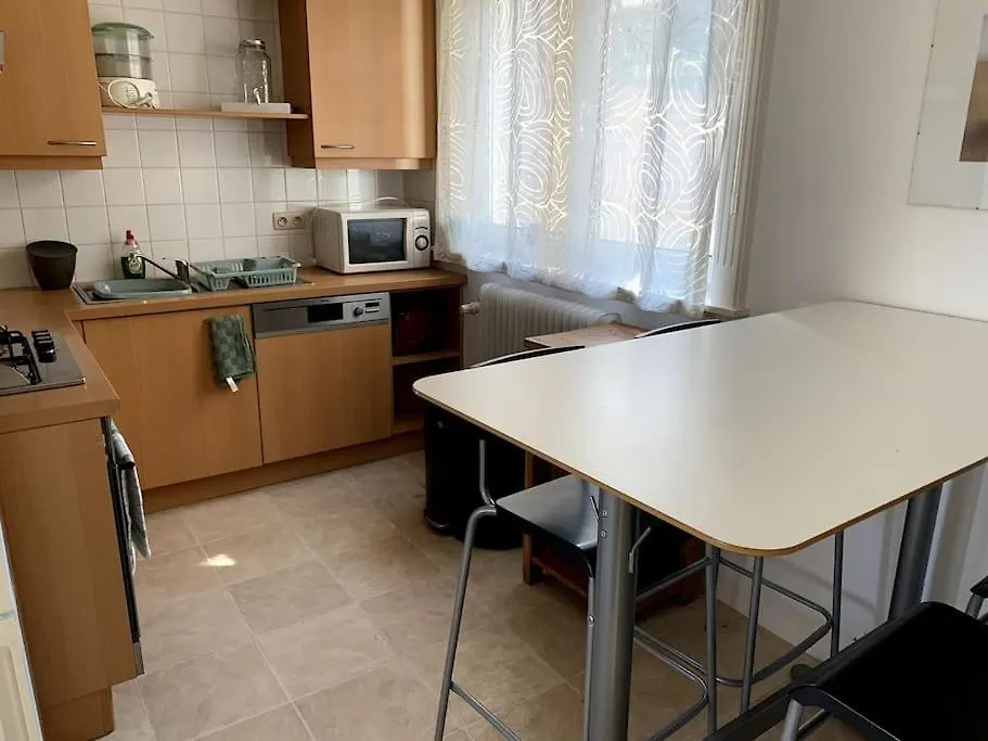 Une Belle Etage A Stockel With Charming Patio Bruksela 0*,  Belgia
