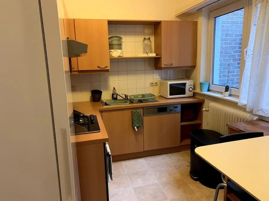 Une Belle Etage A Stockel With Charming Patio Bruksela Apartament