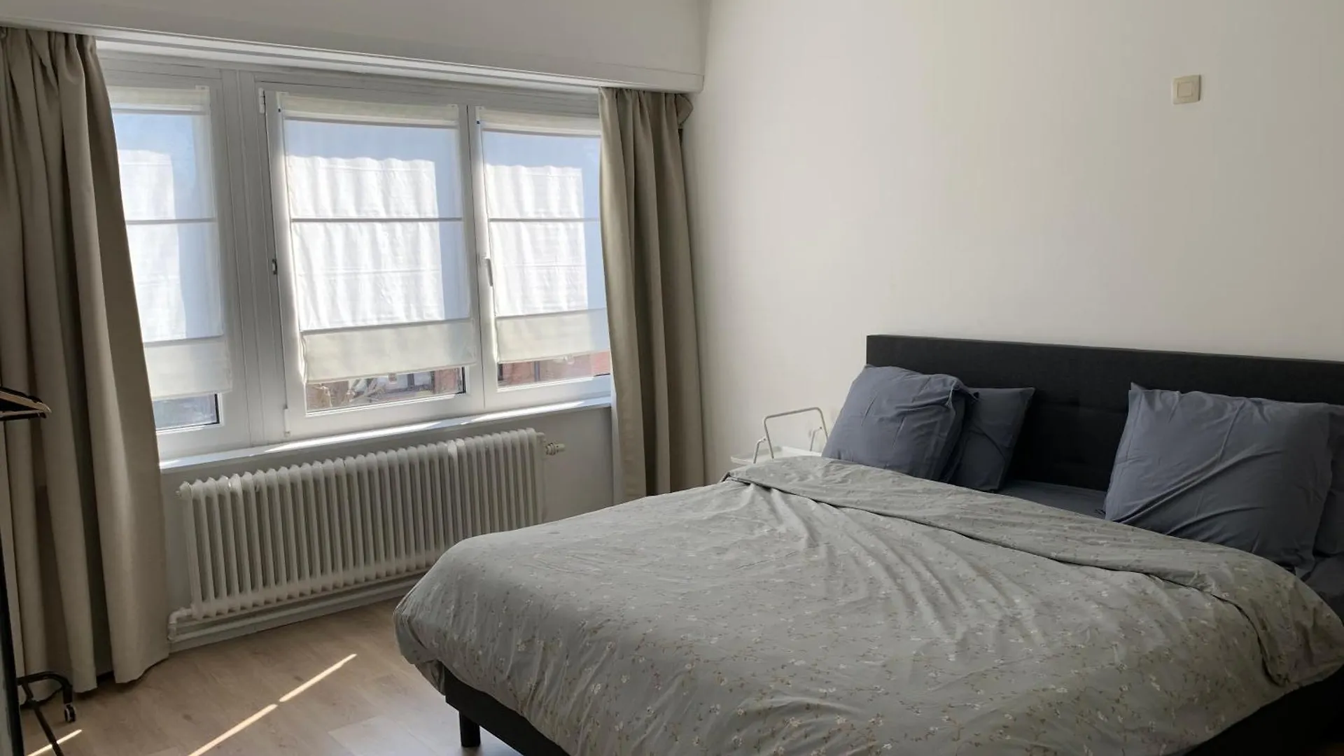 Une Belle Etage A Stockel With Charming Patio Bruksela Apartament